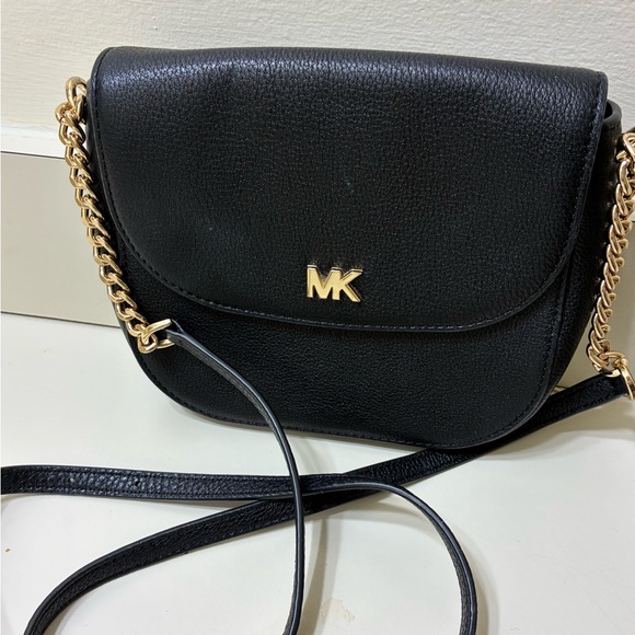 The Michael Kors Half Dome Crossbody Bag excellent condition - Picture 2 of 12